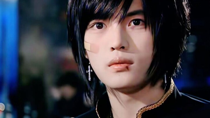 It's all because of this guy—cross earrings were selling like crazy for those two years!