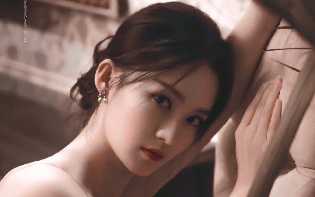 [Li Qin] Who says Li Qin doesn’t have a leading-lady face? With this aura and looks, she’s definitel