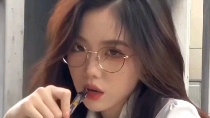 “หลินอีไม่อยู่บ้านคืนนี้!!!” รวมสาวสวยใสบริสุทธิ์ — เด็กตัวเล็กกับทาร์ตไข่