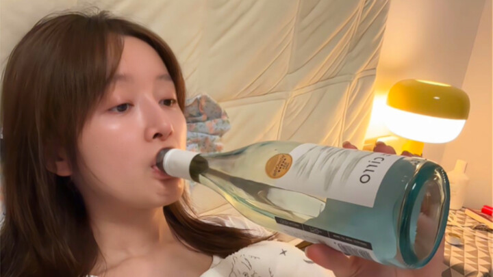 Uống chút rượu, sống trọn vẹn cuộc đời nhỏ của riêng mình