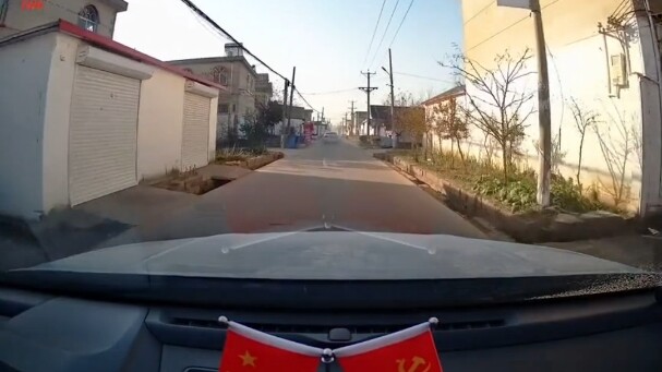 Apakah polisi tidur ini dirancang oleh manusia?