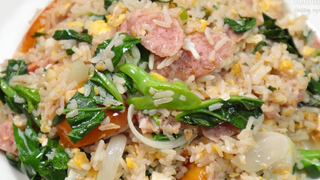 วิธีทำข้าวผัดแหนมกินเอง ข้าวผัดสวยอร่อยทำง่ายๆ Thai fried rice