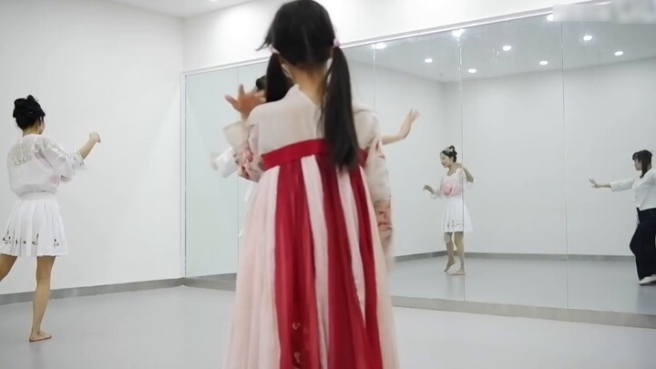 The long-awaited Hu Xuan dance teaching video is coming soon. Let’s take a look at the scene and par