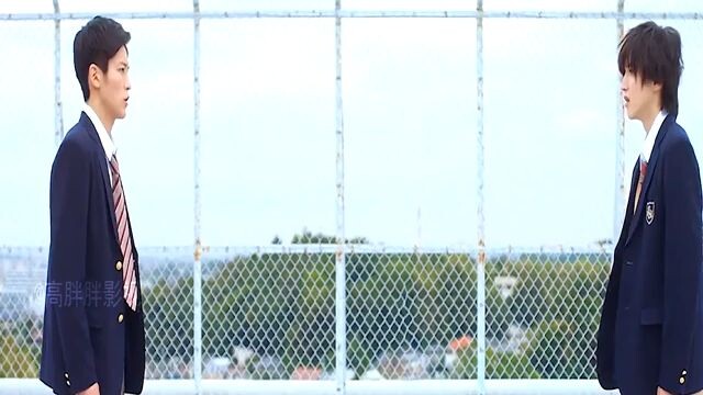 cậu bạn học cùng bàn