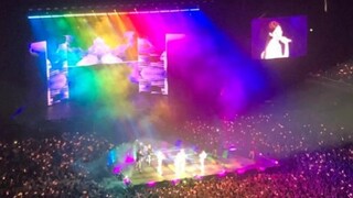 Bàn luận sôi nổi trên Twitter! Đèn cầu vồng xuất hiện trong concert của Blackpink!