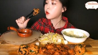 Chân gà rút xương tẩm ướp gia vị, cơm viên kimchi rong biển, trứng hấp 4 #amthuc