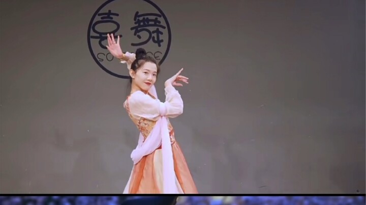 【Zhezhi Dance】Chang'an is 30,000 miles away, and a beautiful woman's smile is worth a thousand gold.
