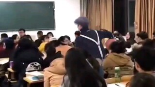 Guru... saya... saya... saya ingin menari!