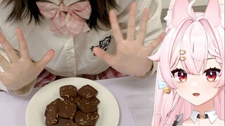 Kapal besar jatuh, si V kecil mencoba membuat kue untuk mempertahankan penonton