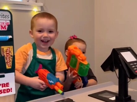 Maaf, aku mampir sebentar… | Bahaya sedang mendekat