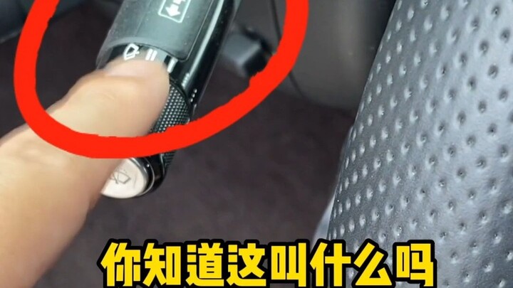 Phương tiện phía sau chéo bật hết công suất động cơ đẩy