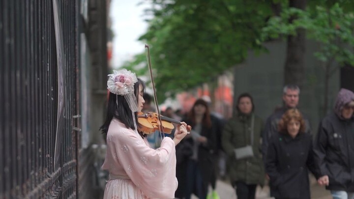 How popular is Genshin Impact in France? An elegy of the Paris street flower god-violin "Eternal Oas