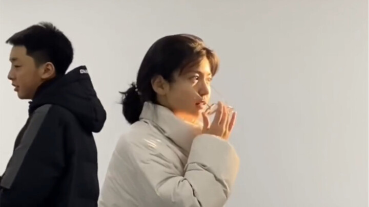 Nếu tôi đẹp trai, tôi sẽ có đủ can đảm để nhìn vào mắt bạn.