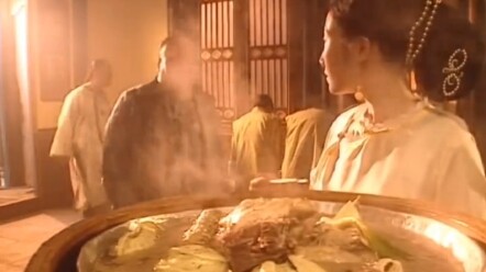The restaurant owner showed off the dishes only to be humiliated by the chubby chef.
