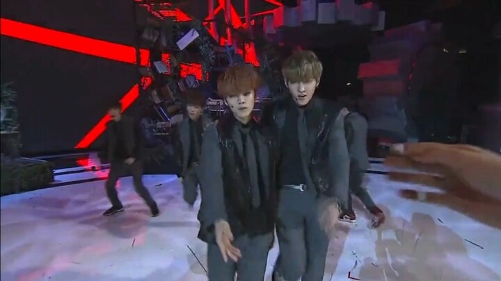 Đoạn này của EXO mà chiếu bây giờ vẫn cực đỉnh.