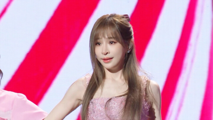 Cyndi Wang Looks Like a Little Bunny Covered in Petals | Full of Passion