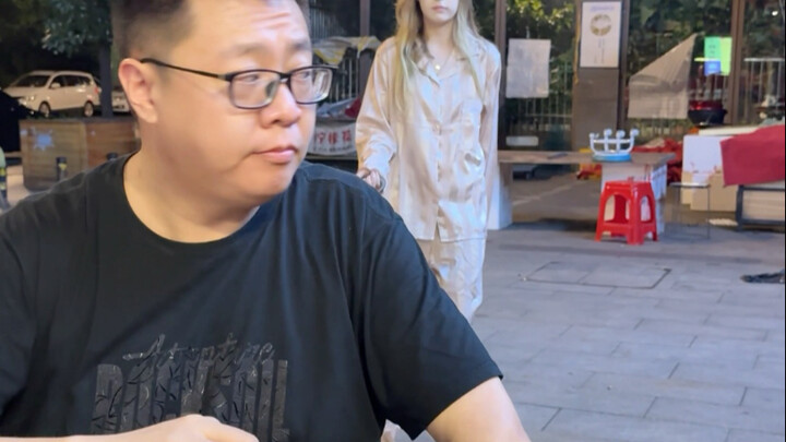 外国女友的浪漫：一边唠叨你，一边宠着你