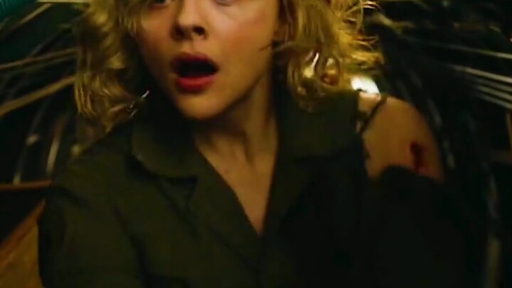 A woman tougher than men effortlessly tears monsters apart.
