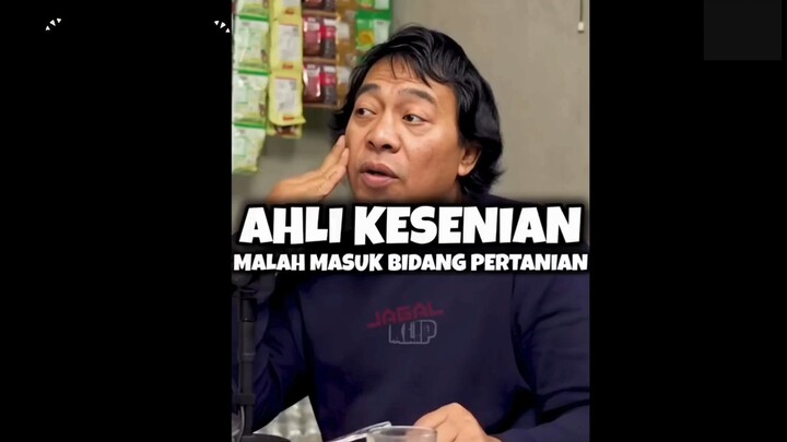 Komeng ahli kesenian , eh malah di tempatin di bidang pertanian 😂😂😂