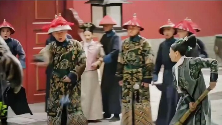 Kalau bukan karena Ruyi, tamparan Rong Pei pasti sudah mengenai wajah si bajingan Long.
