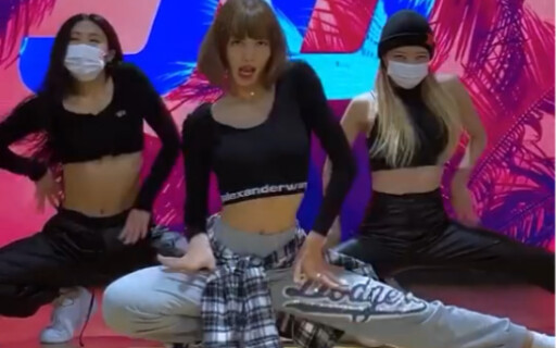 ลิซ่า - เด็กสาวเซ็กซี่ ชาเลนจ์เต้น