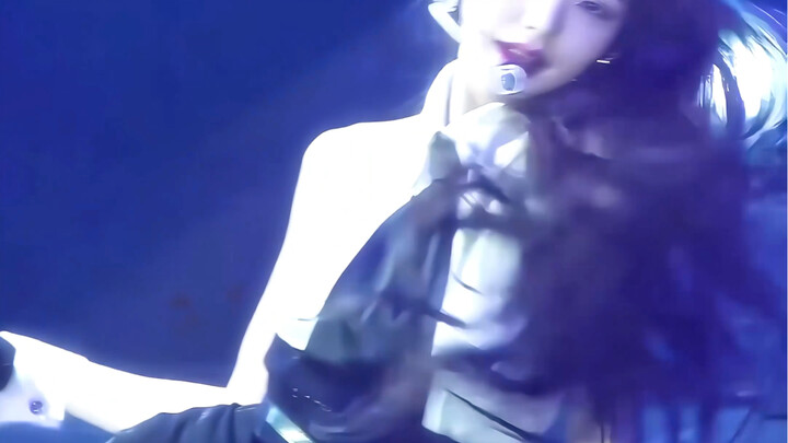 Chú thỏ trắng mềm mại đã biến thành ngôi sao lớn lấp lánh rồi～