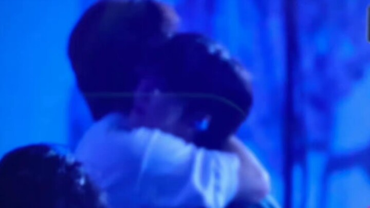 [Team 8] Sometimes our Che Li is really too dependent on Minghao... Team 8’s sweet, mutually indulge
