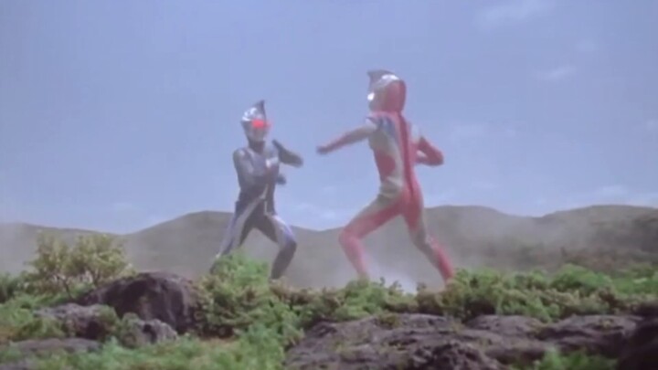 Shocked! All the evil Ultramans were dispatched collectively, causing the Galaxy Five to suffer