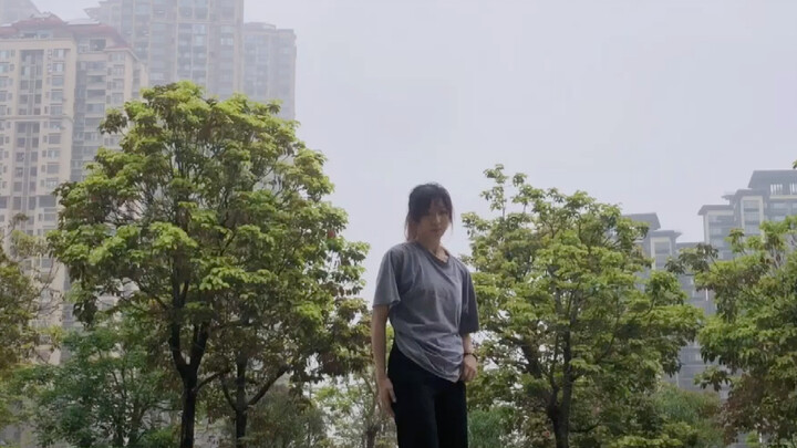 感觉有一百年没有跳过舞了，朴实无华的女高在家长会期间录了whisper