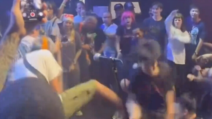 You’re really something! You’ve got to take your ex to a Zhao Lei concert—just once!