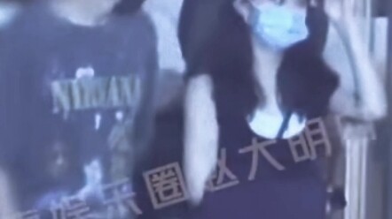 จ้าวลี่อิ่งตอนอยู่ส่วนตัวนี่เท่มากเลยนะ
