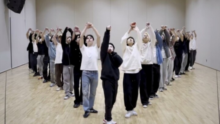 هل فرقة Seventeen هي السبب في كونها سقف فرقة رقص السكين؟