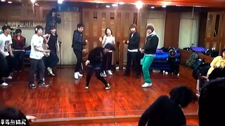 【BIGBANG&2ne1】小小练习室塞9个人