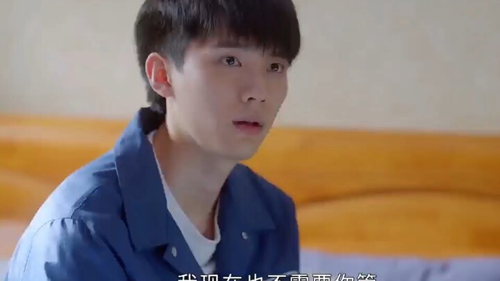 Gia Tuấn làm dịch vụ cày thuê kiếm tiền để trả nợ thay bố, nhưng cuối cùng bị mẹ phát hiện.