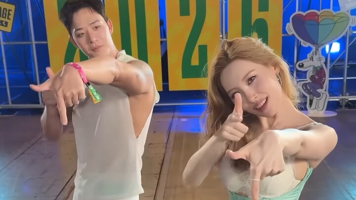 Challenge ‘Forever July’ của HyunA x Cha Hyun-seung