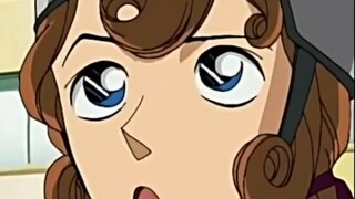 "Yukiko coi cậu con trai lớn của mình như một món đồ chơi haha"