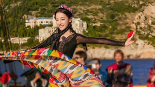 在克罗地亚盛放的火红石榴花!音乐响起的那一刻，血脉基因被唤起啦！