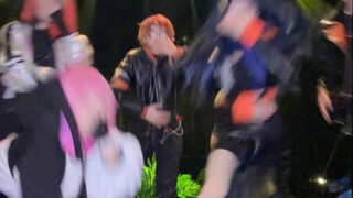 ทันใดนั้นก็พ่นออกมาหลายคนเลย