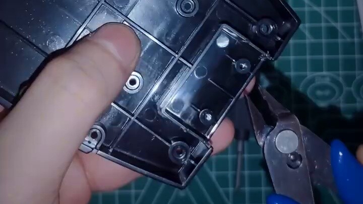 Berikut tutorial cara mengganti dead buckle Regis base menjadi live buckle