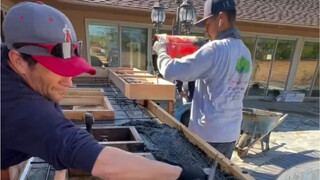 这个水泥工人应该爱吃豆腐，做出来的每一个台阶，都像豆腐块一样！