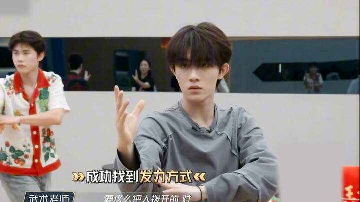 【سو شينهاو】طفلي المعجزة تعلم فنون القتال لمدة ساعتين فقط