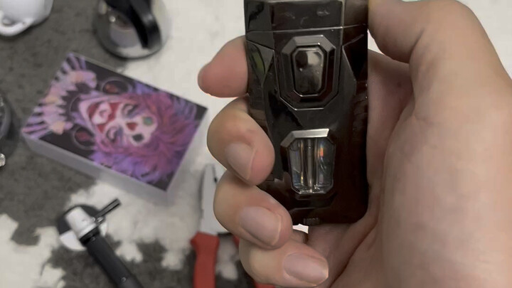 มีไฟแช็กเยอะขนาดนี้จะใช้ทำอะไรล่ะ