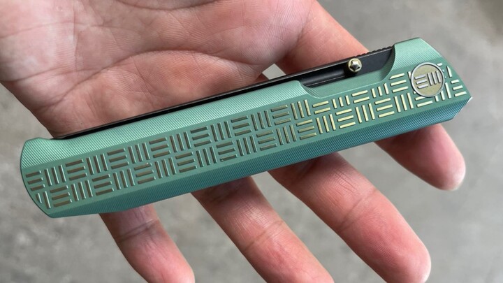 คนตาบอดจะจับคู่สีแบบไหนกันนะ? นักออกแบบกราฟิกตาบอดของบริษัท we knife จัดเซ็ตสีที่อัปลักษณ์ที่สุด: we