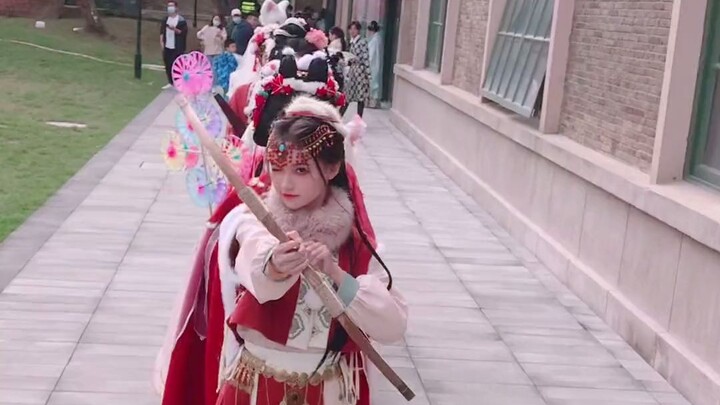 “In just 20 seconds, I fell for her eight times—this ethereal Chinese-style beauty is so enchanting!