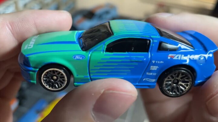 [1:64] Paint pen details the car, some ideas and some pitfalls