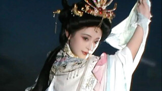 Chinese gods are not only dressed in white