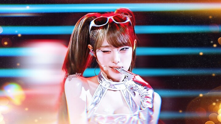 Don’t blink! The chameleon-like coconut milk is stealing hearts on stage! Choi Yena’s “Catch Catch” 