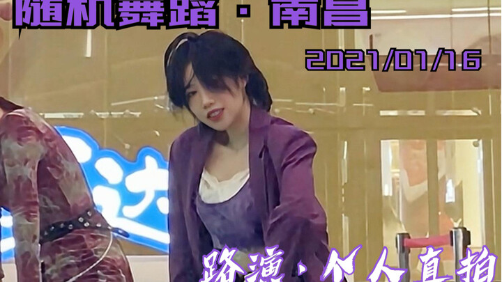 【Sweetie】What’s it like when an ordinary person delivers idol-level performance on a street showcase