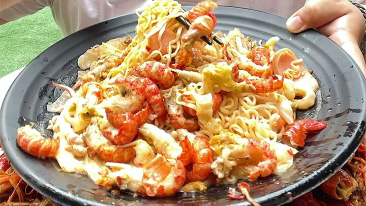 Thai Cuisine: Refreshing, Chewy Mama Noodle Salad with Abundant Toppings—Pair It with Crawfish for a