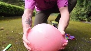 引起舒适的划破气球系列，砸冰看起来也蛮爽的！